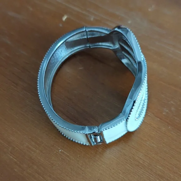 Cream Bangle 2.5 inches in Diameter - Picture 4 of 5